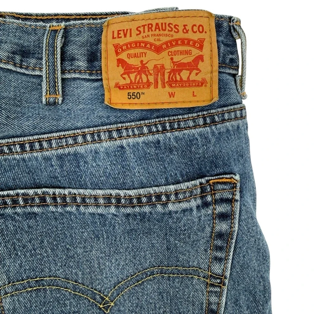 Levi's 550 Relaxed Fit Jeans Men 46x29 (44x28 Measured) Light Wash Denim Red Tab